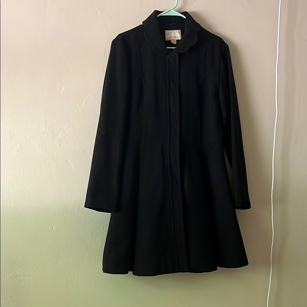 Elegant Black Scallop Collar Women's Coat